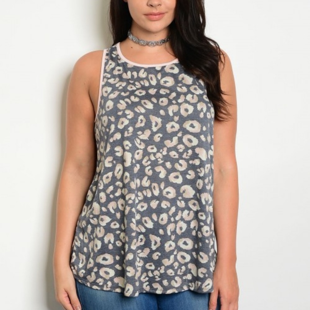 Really cute Gilli Charcoal & Pink Plus Size Top